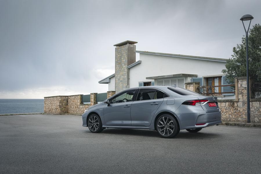 Toyota Corolla Hybrid Sedan 2019 года  (WW) (фото 8 из 25)